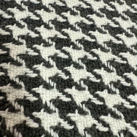 Houndstooth Blanket Shawl Wrap Scarf 42x44 Black White Fringe Unisex - Picture 2 of 7